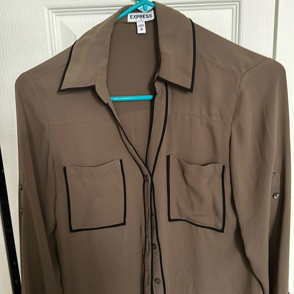 Express button down - Picture 1 of 3